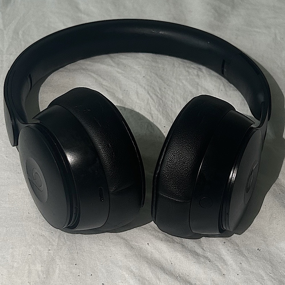 Beats Solo Pros